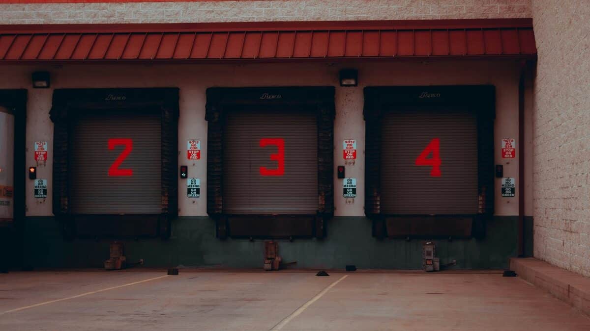 Puertas numeradas de parkings emulando el versionado de componentes de Angular